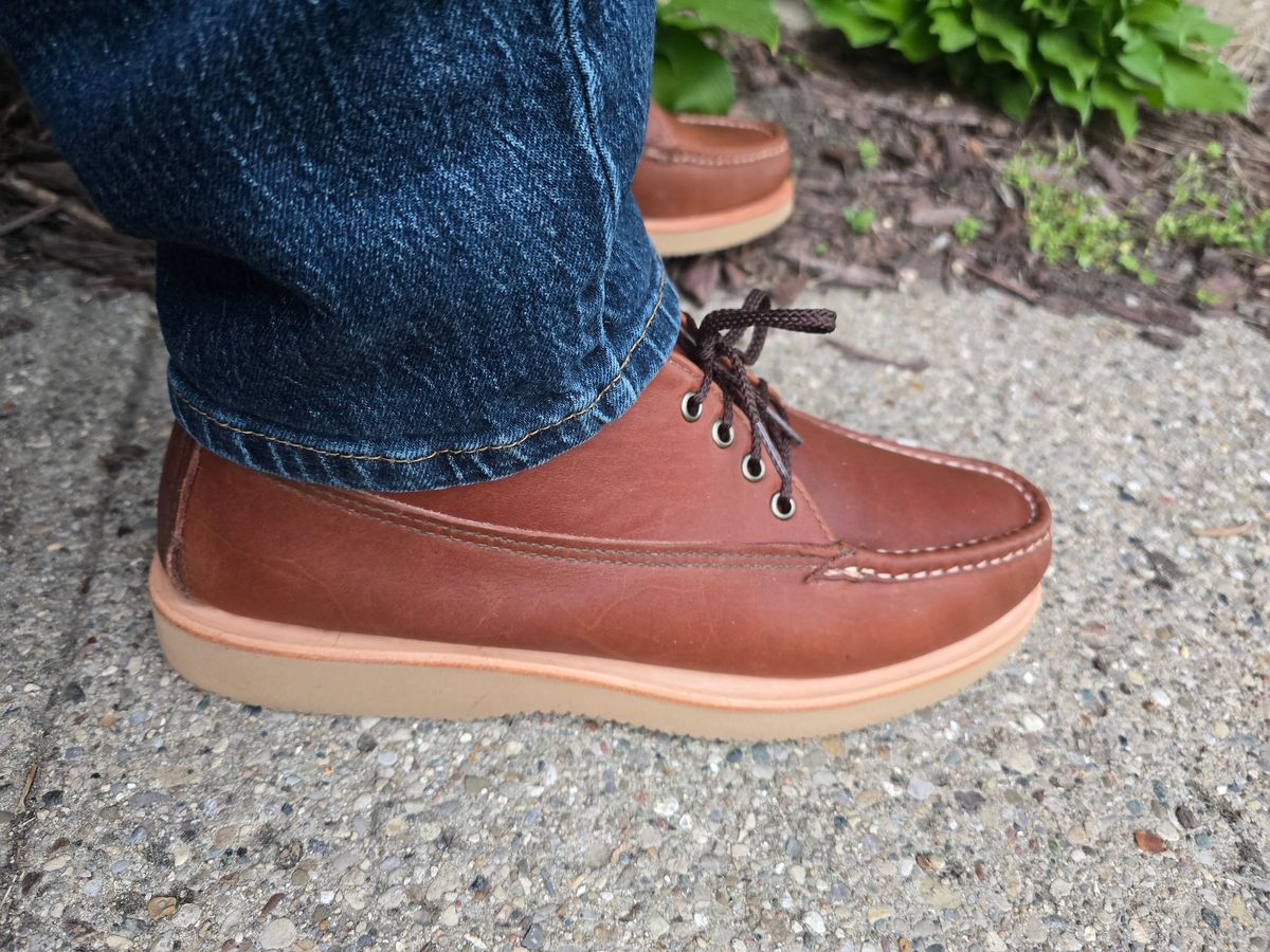 Photo by KingBama13 on May 7, 2025 of the Russell Moccasin Co. Russell Moccasin Co. / Chukka in Russell Moccasin Co. / Walnut Timberjack.
