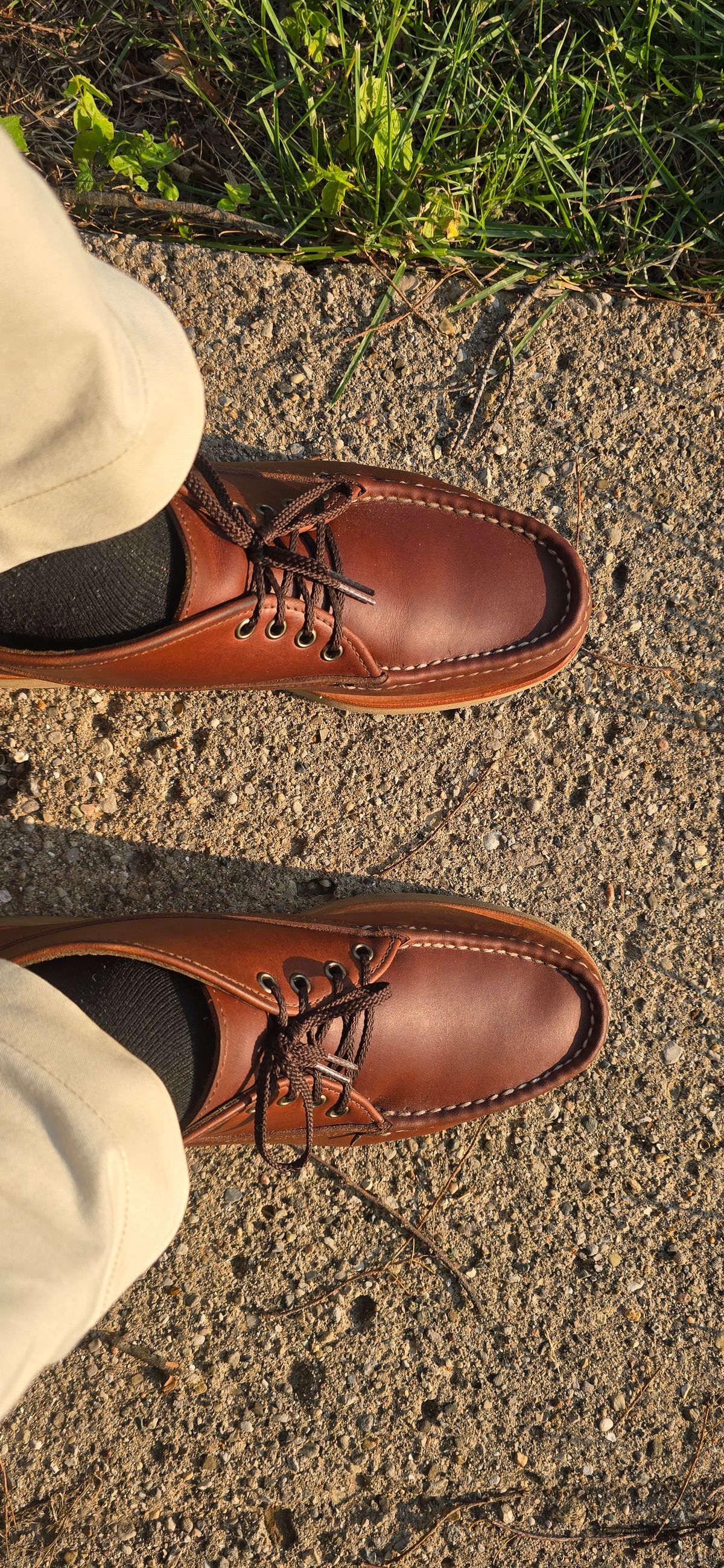 Photo by KingBama13 on June 10, 2025 of the Russell Moccasin Co. Russell Moccasin Co. / Chukka in Russell Moccasin Co. / Walnut Timberjack.