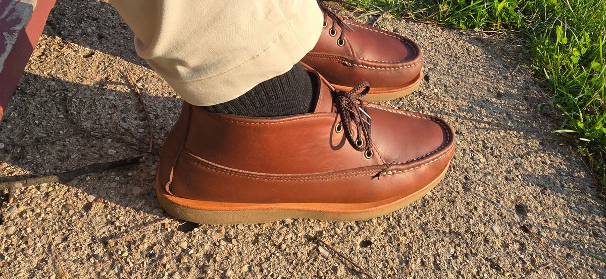 Photo by KingBama13 on June 10, 2025 of the Russell Moccasin Co. Russell Moccasin Co. / Chukka in Russell Moccasin Co. / Walnut Timberjack.
