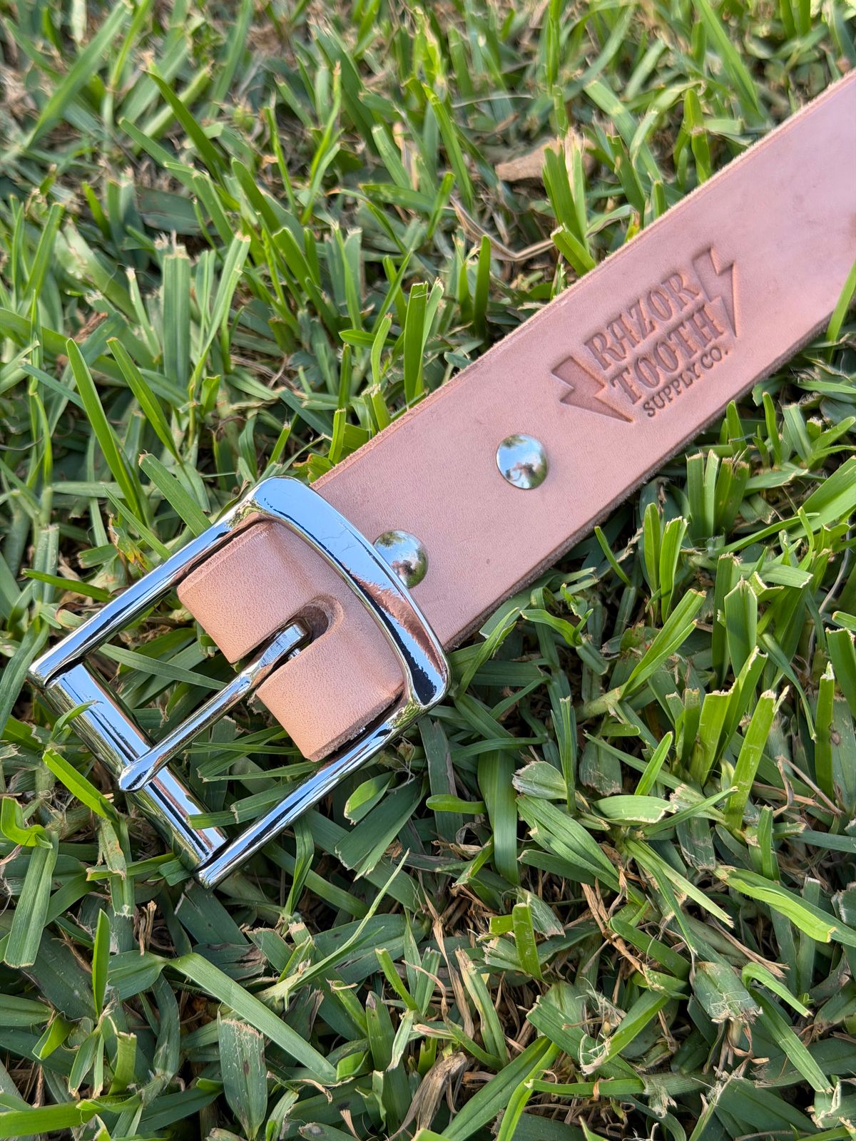 Photo by RAYZOR on October 5, 2025 of the RAZOR TOOTH SUPPLY CO. RAW VEG TAN BELT STRAP in NATURAL VEG TAN.