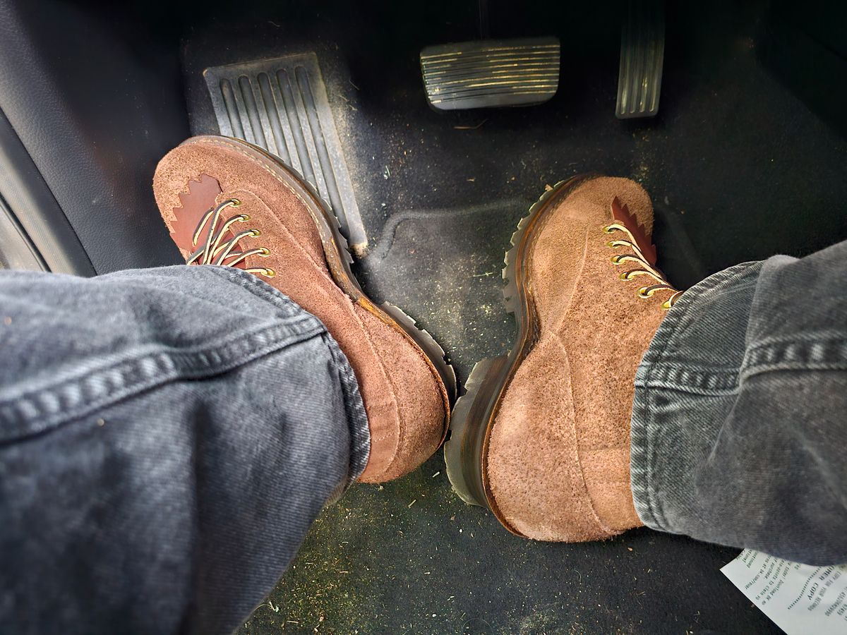 Photo by MTrump on September 11, 2023 of the Drew's Boots 10-inch LTT Roughout Logger in Brown Roughout.