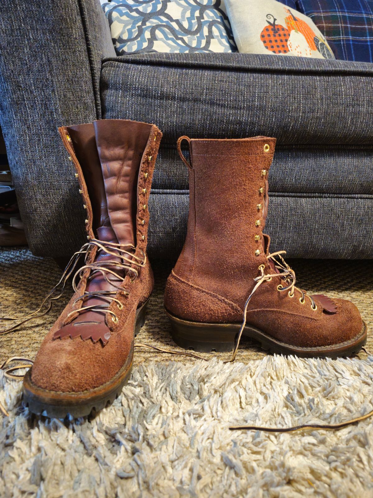 Photo by MTrump on October 7, 2023 of the Drew's Boots 10-inch LTT Roughout Logger in Brown Roughout.