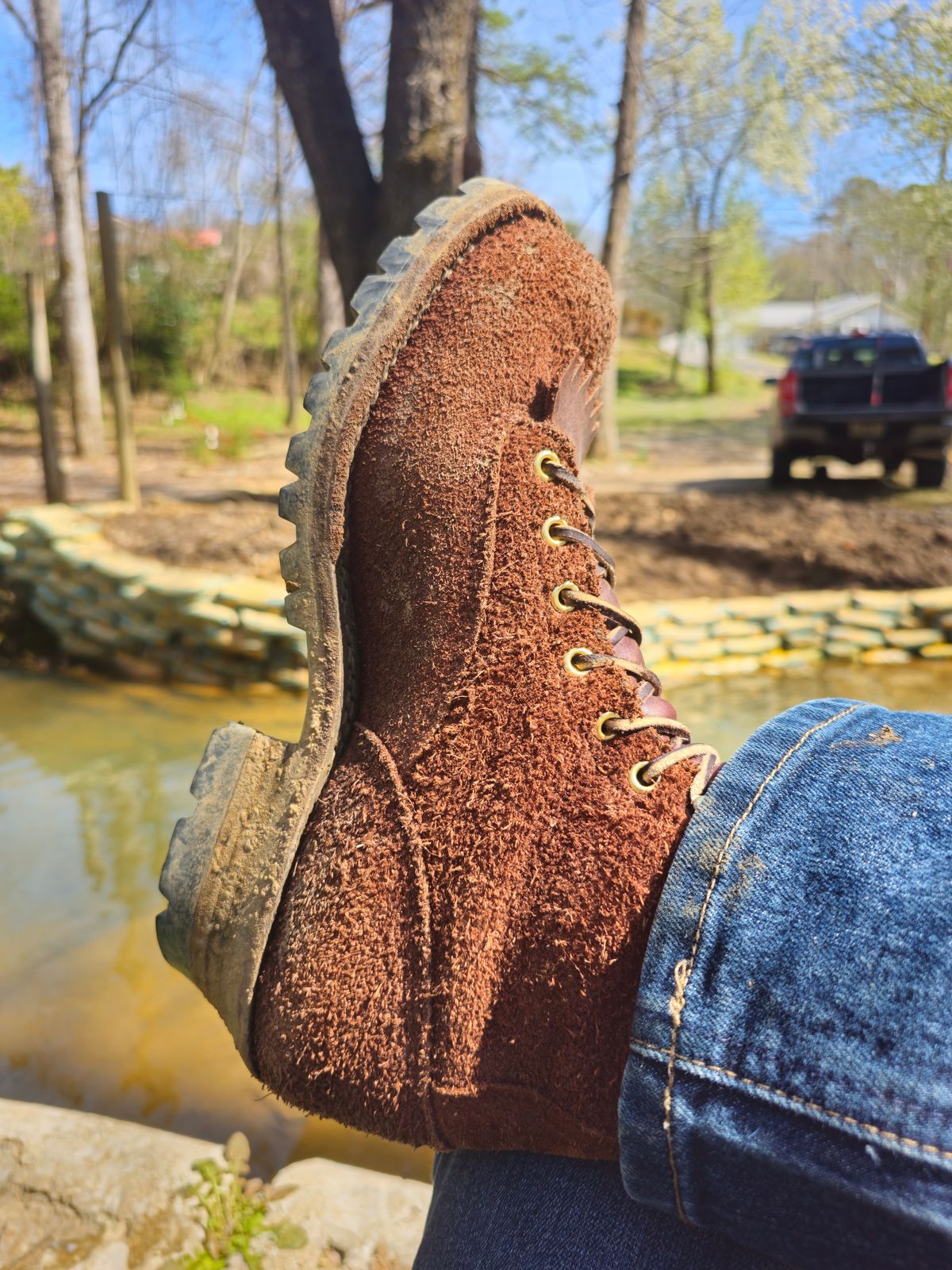 Photo by MTrump on March 12, 2024 of the Drew's Boots 10-inch LTT Roughout Logger in Brown Roughout.