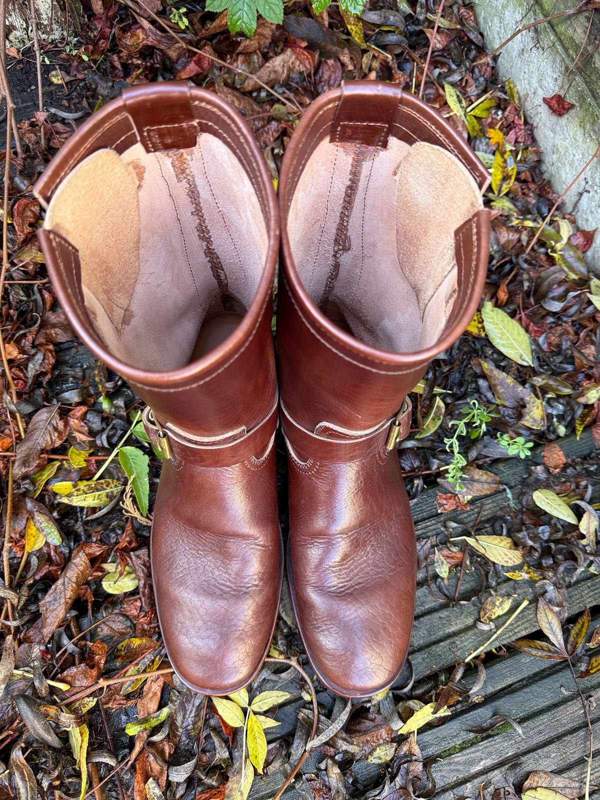 Photo by indigoworker on November 2, 2025 of the Benzein The Keeper 'Type 2' Engineer Boot in Natural Oiled Horsebutt Overdyed Brown.