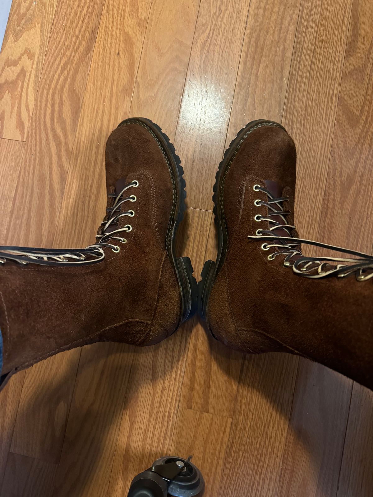 Photo by cleofus on July 24, 2024 of the Drew’s Boots Lace To Toe Roughout in Seidel Brown Domain Roughout.