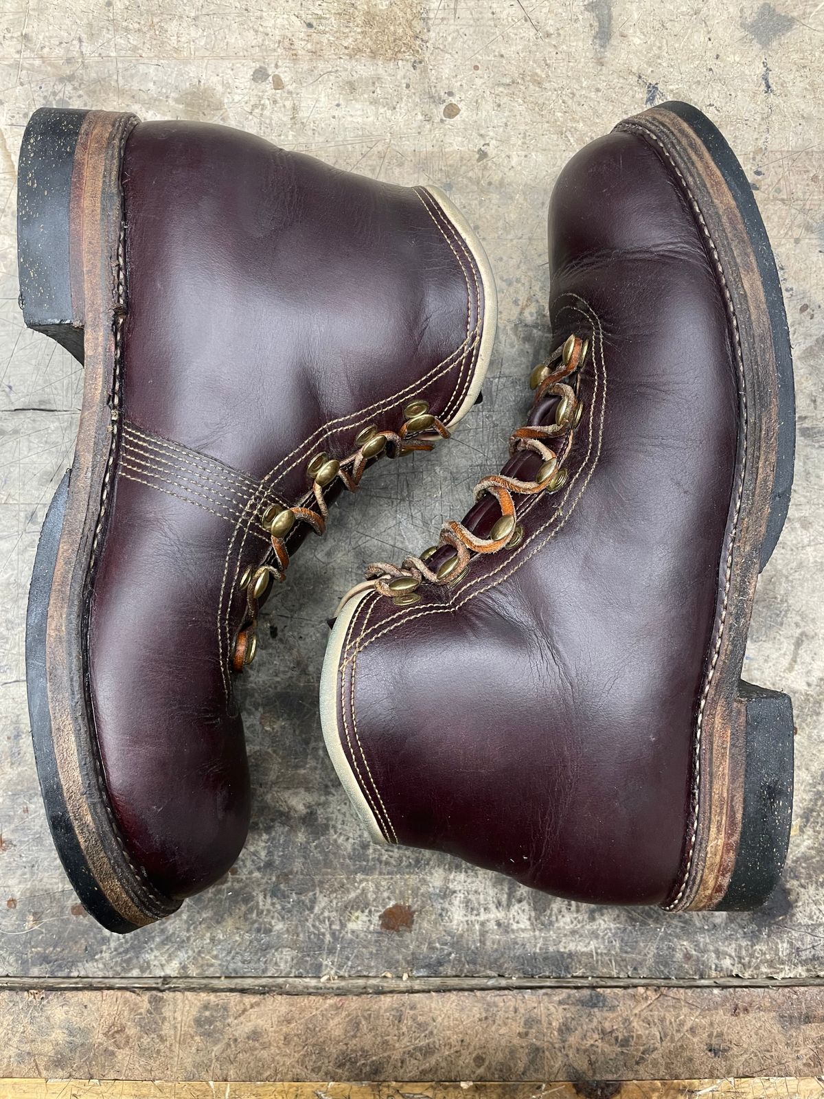Photo by Limmer_Pat on January 3, 2025 of the Peter Limmer & Sons Custom Model in Seidel Oxblood Double Shot.
