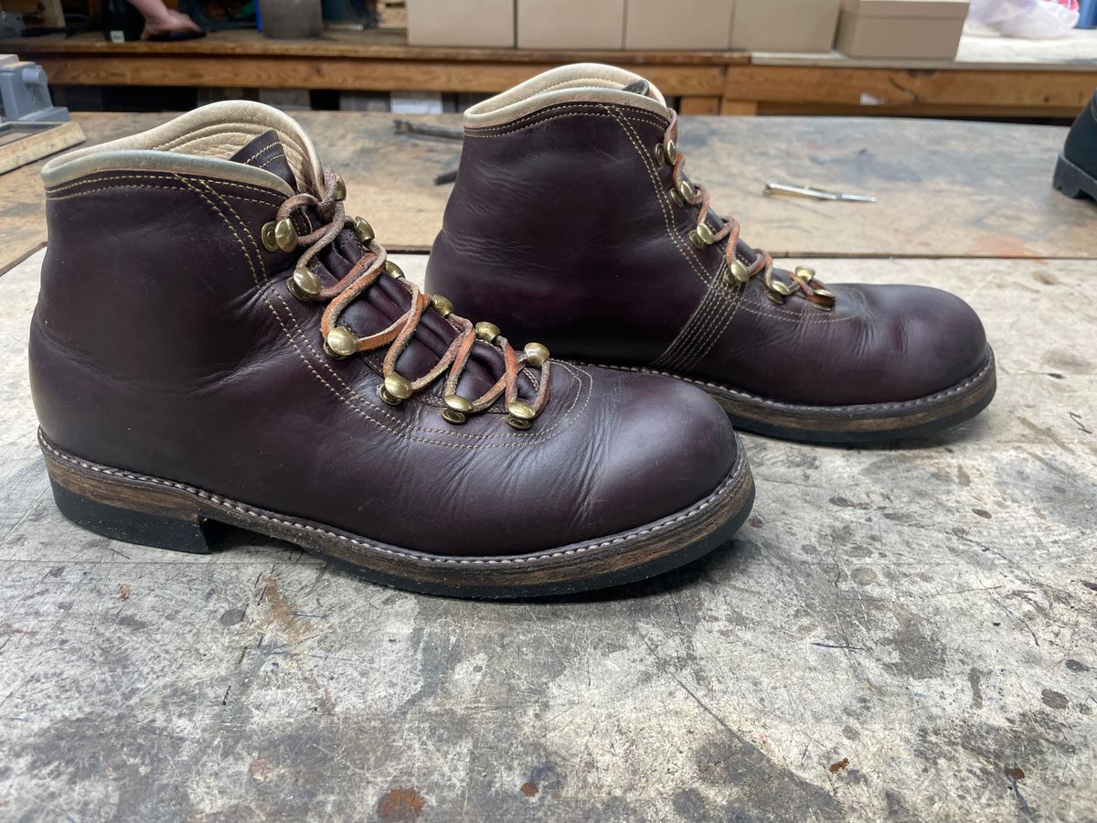 Photo by Limmer_Pat on January 3, 2025 of the Peter Limmer & Sons Custom Model in Seidel Oxblood Double Shot.