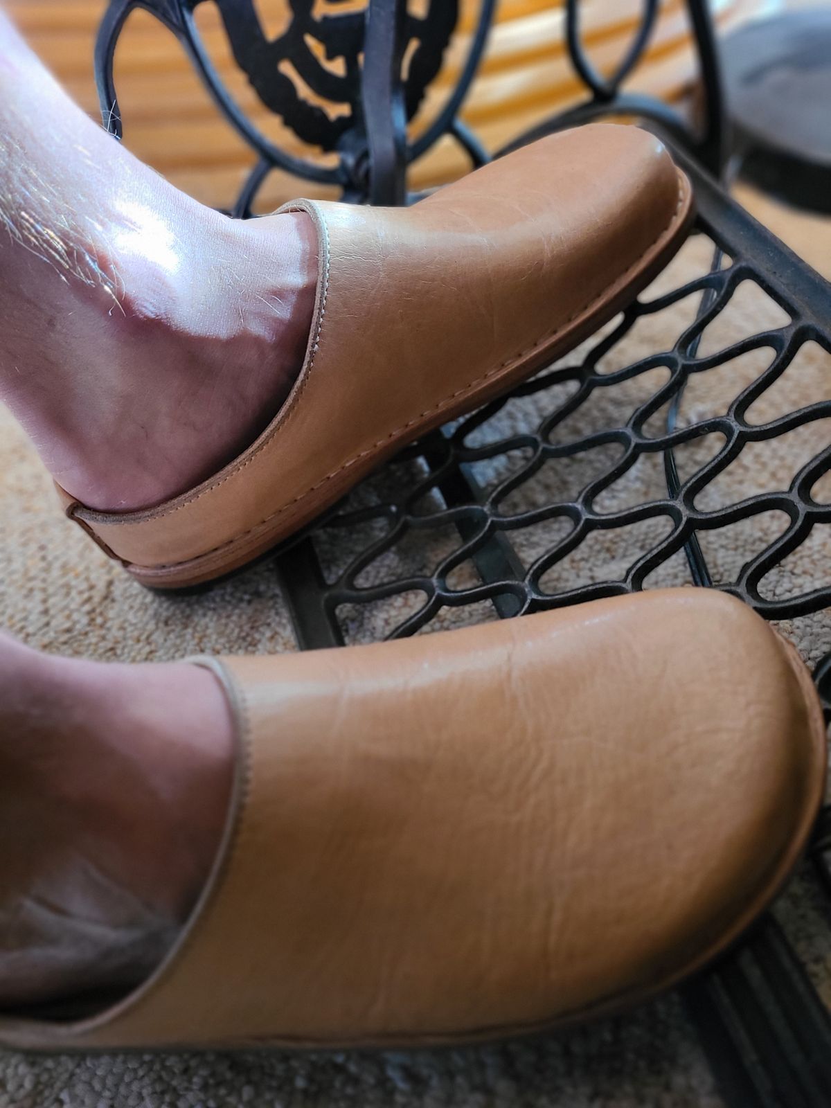Photo by cobblerbud on October 1, 2024 of the Zak Waterlow Wholecut Veg Tan Leather Clog (Birkencrocz) in Tandy Oak-Leaf 5/6oz Natural Veg Tan.