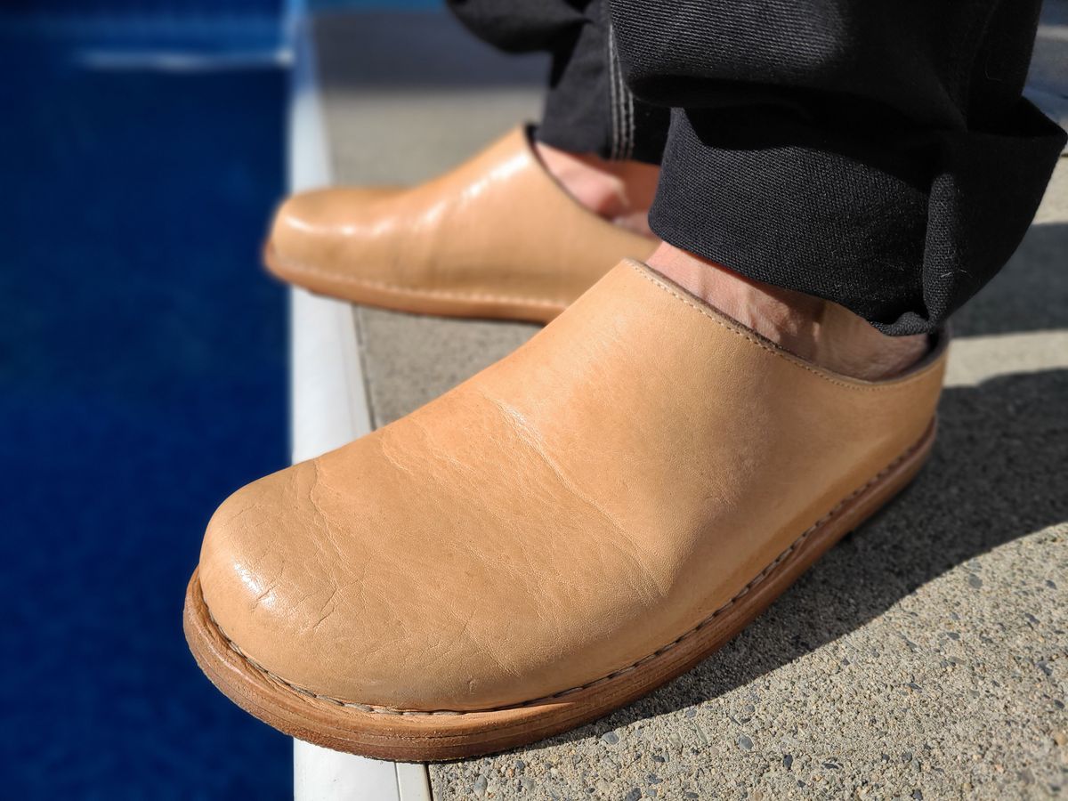 Photo by cobblerbud on October 6, 2024 of the Zak Waterlow Wholecut Veg Tan Leather Clog (Birkencrocz) in Tandy Oak-Leaf 5/6oz Natural Veg Tan.