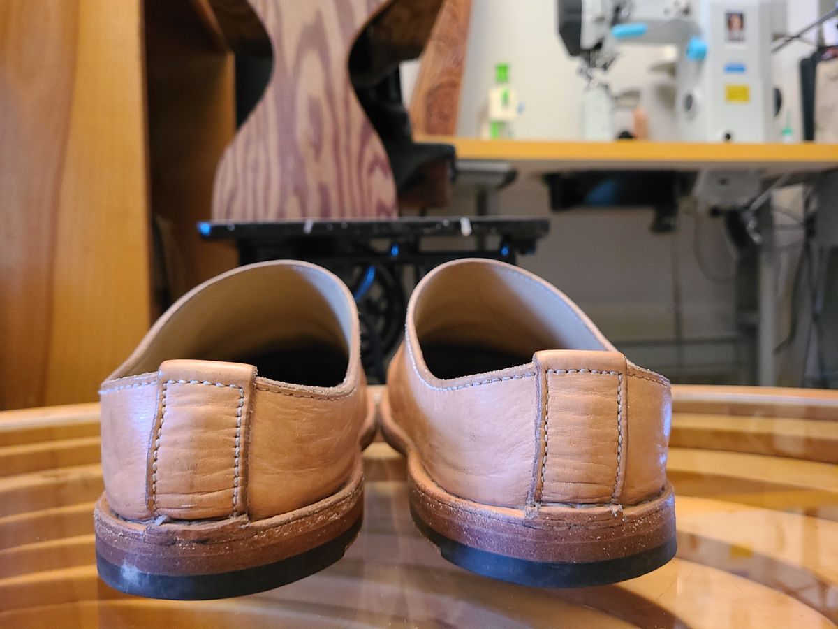 Photo by cobblerbud on November 2, 2024 of the Zak Waterlow Wholecut Veg Tan Leather Clog (Birkencrocz) in Tandy Oak-Leaf 5/6oz Natural Veg Tan.