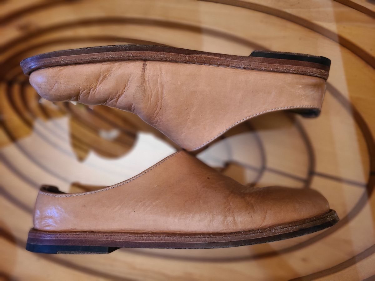 Photo by cobblerbud on November 2, 2024 of the Zak Waterlow Wholecut Veg Tan Leather Clog (Birkencrocz) in Tandy Oak-Leaf 5/6oz Natural Veg Tan.