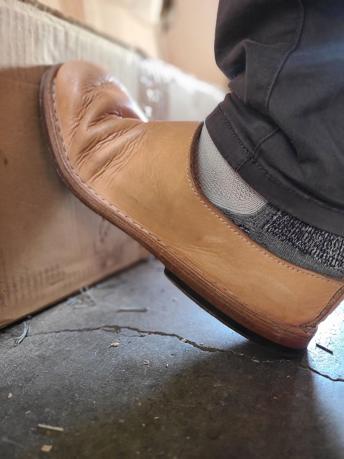 Photo by cobblerbud on December 2, 2024 of the Zak Waterlow Wholecut Veg Tan Leather Clog (Birkencrocz) in Tandy Oak-Leaf 5/6oz Natural Veg Tan.