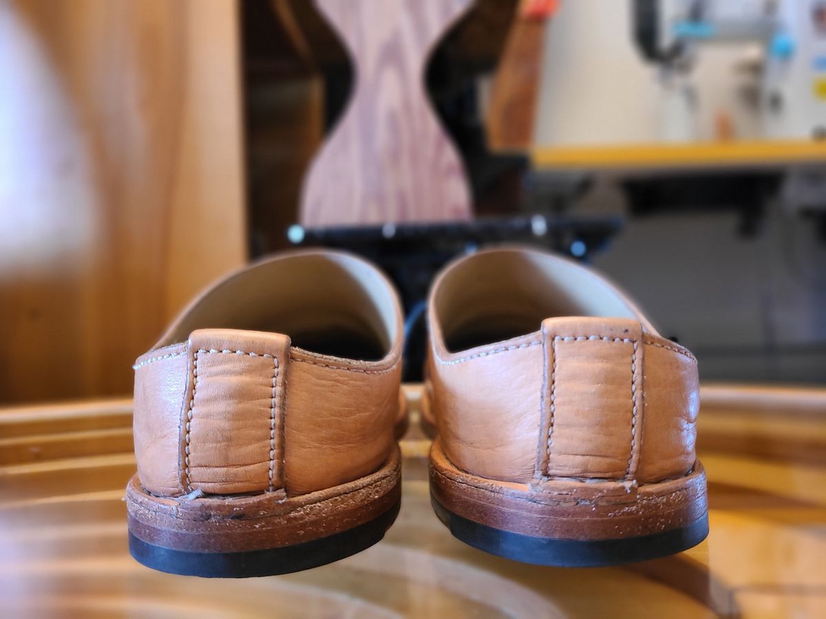 Photo by cobblerbud on December 2, 2024 of the Zak Waterlow Wholecut Veg Tan Leather Clog (Birkencrocz) in Tandy Oak-Leaf 5/6oz Natural Veg Tan.