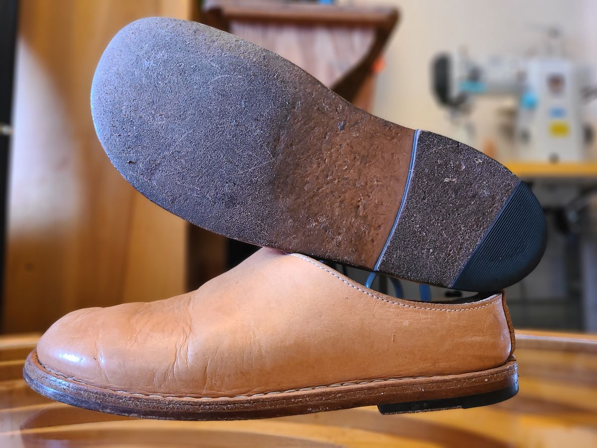 Photo by cobblerbud on December 1, 2024 of the Zak Waterlow Wholecut Veg Tan Leather Clog (Birkencrocz) in Tandy Oak-Leaf 5/6oz Natural Veg Tan.