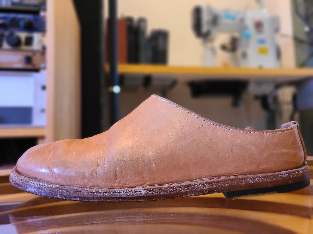 Photo by cobblerbud on January 2, 2025 of the Zak Waterlow Wholecut Veg Tan Leather Clog (Birkencrocz) in Tandy Oak-Leaf 5/6oz Natural Veg Tan.