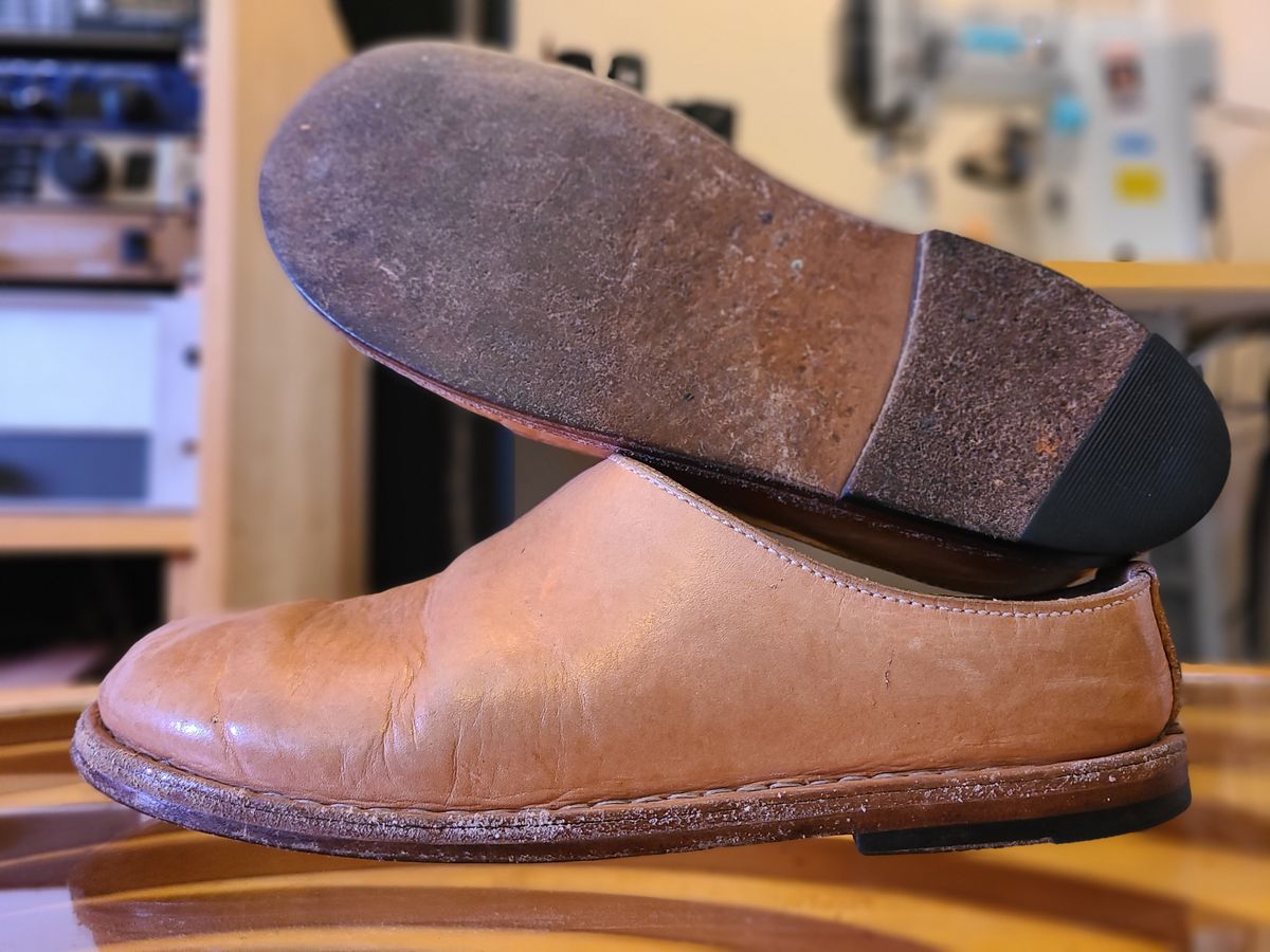 Photo by cobblerbud on January 2, 2025 of the Zak Waterlow Wholecut Veg Tan Leather Clog (Birkencrocz) in Tandy Oak-Leaf 5/6oz Natural Veg Tan.