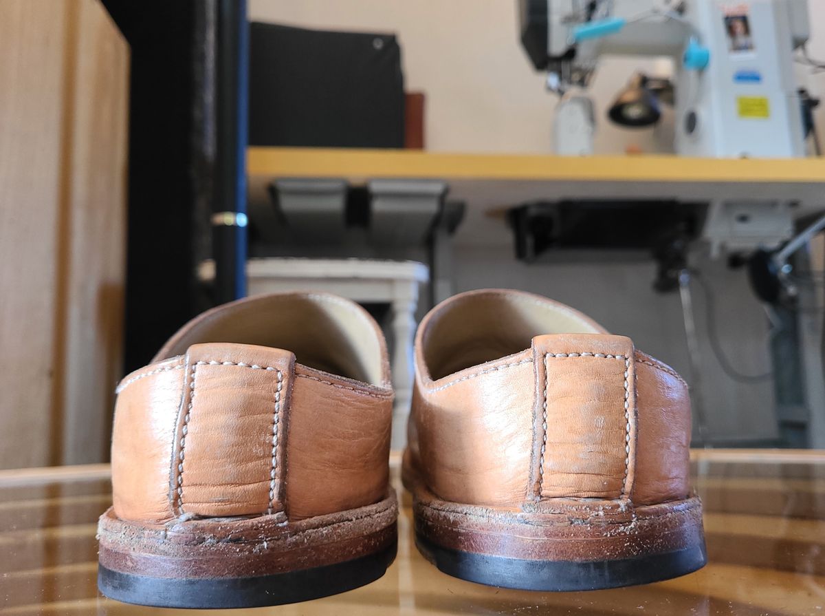 Photo by cobblerbud on February 1, 2025 of the Zak Waterlow Wholecut Veg Tan Leather Clog (Birkencrocz) in Tandy Oak-Leaf 5/6oz Natural Veg Tan.