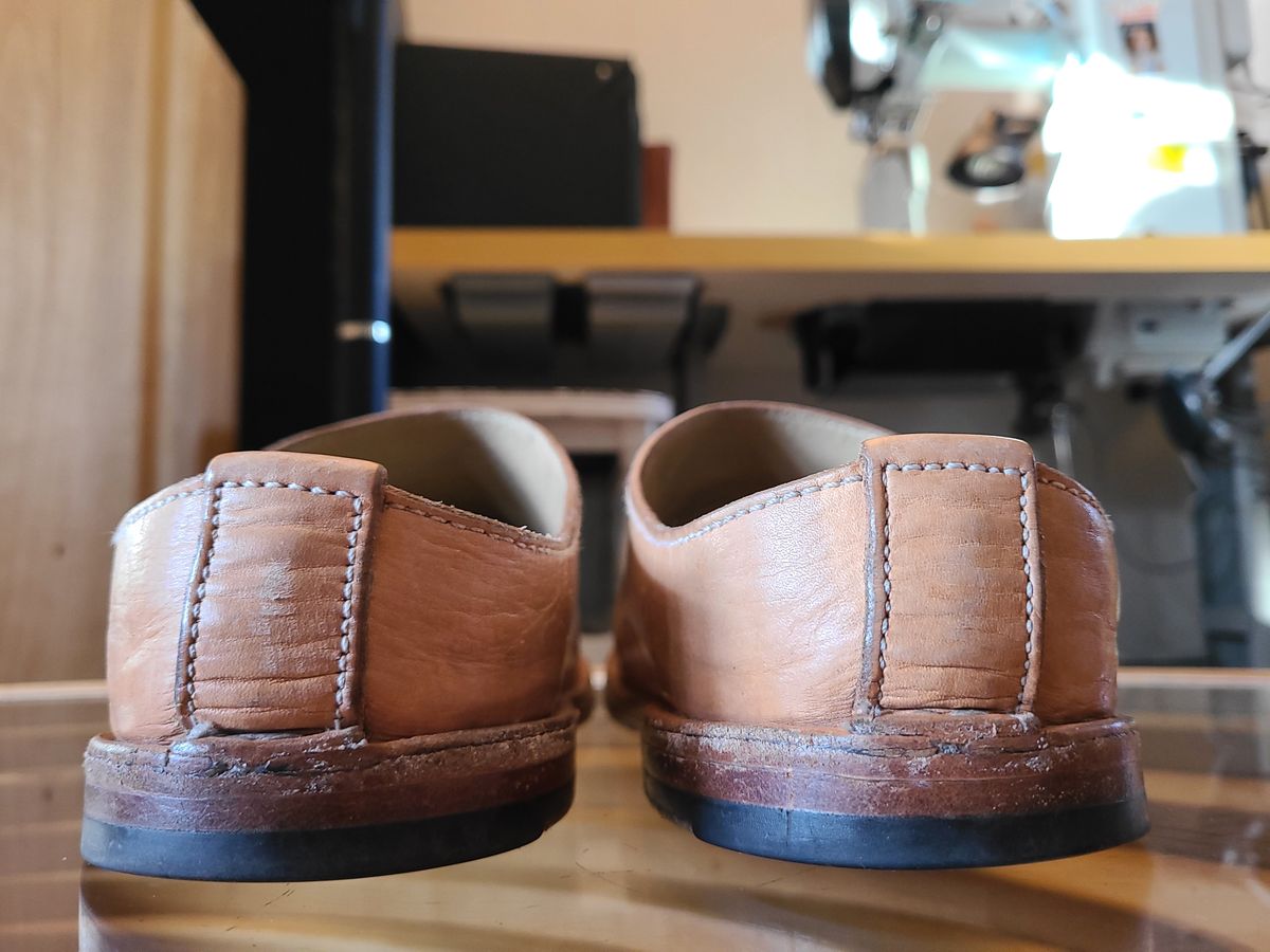 Photo by cobblerbud on March 2, 2025 of the Zak Waterlow Wholecut Veg Tan Leather Clog (Birkencrocz) in Tandy Oak-Leaf 5/6oz Natural Veg Tan.
