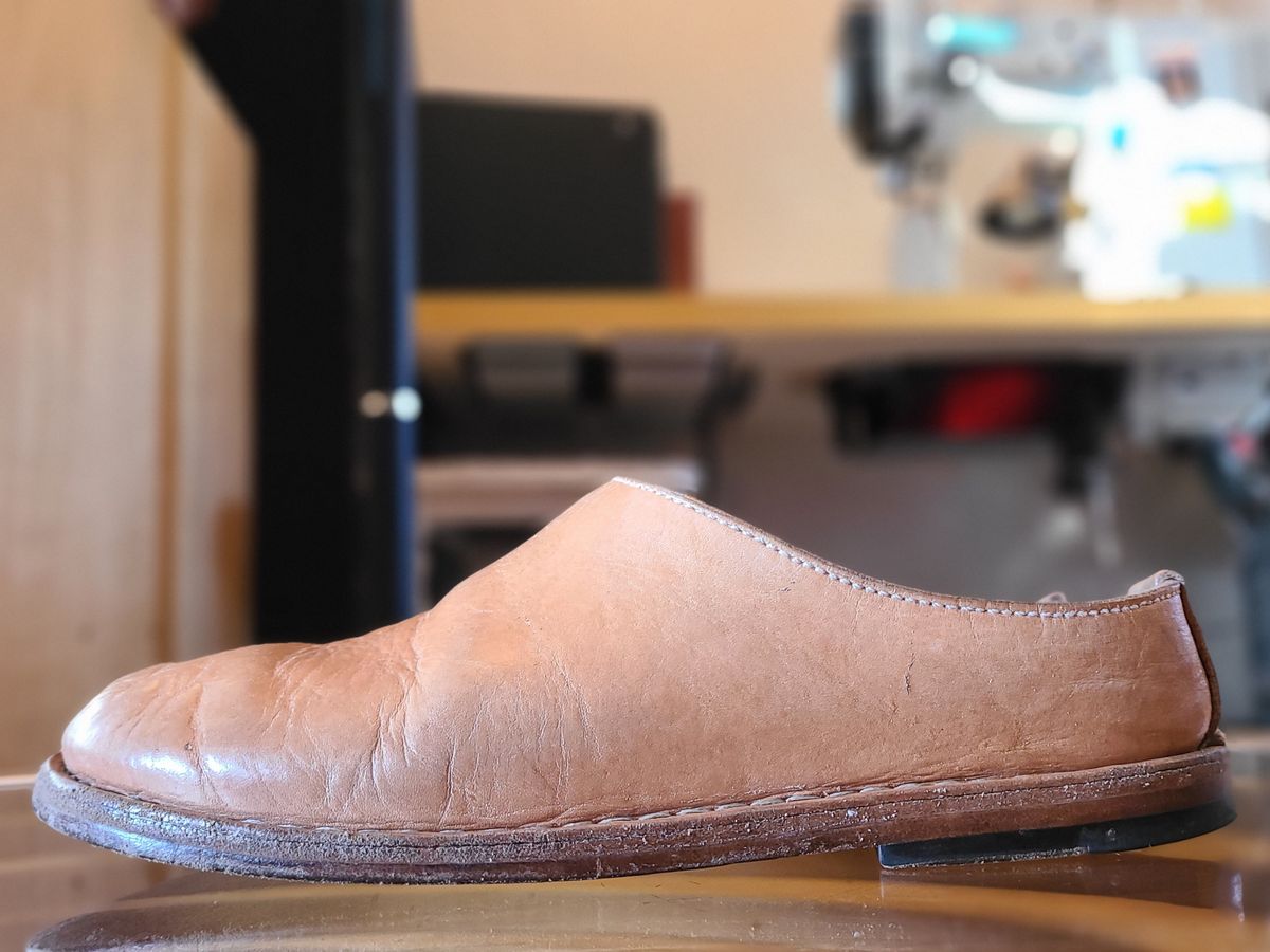 Photo by cobblerbud on March 2, 2025 of the Zak Waterlow Wholecut Veg Tan Leather Clog (Birkencrocz) in Tandy Oak-Leaf 5/6oz Natural Veg Tan.