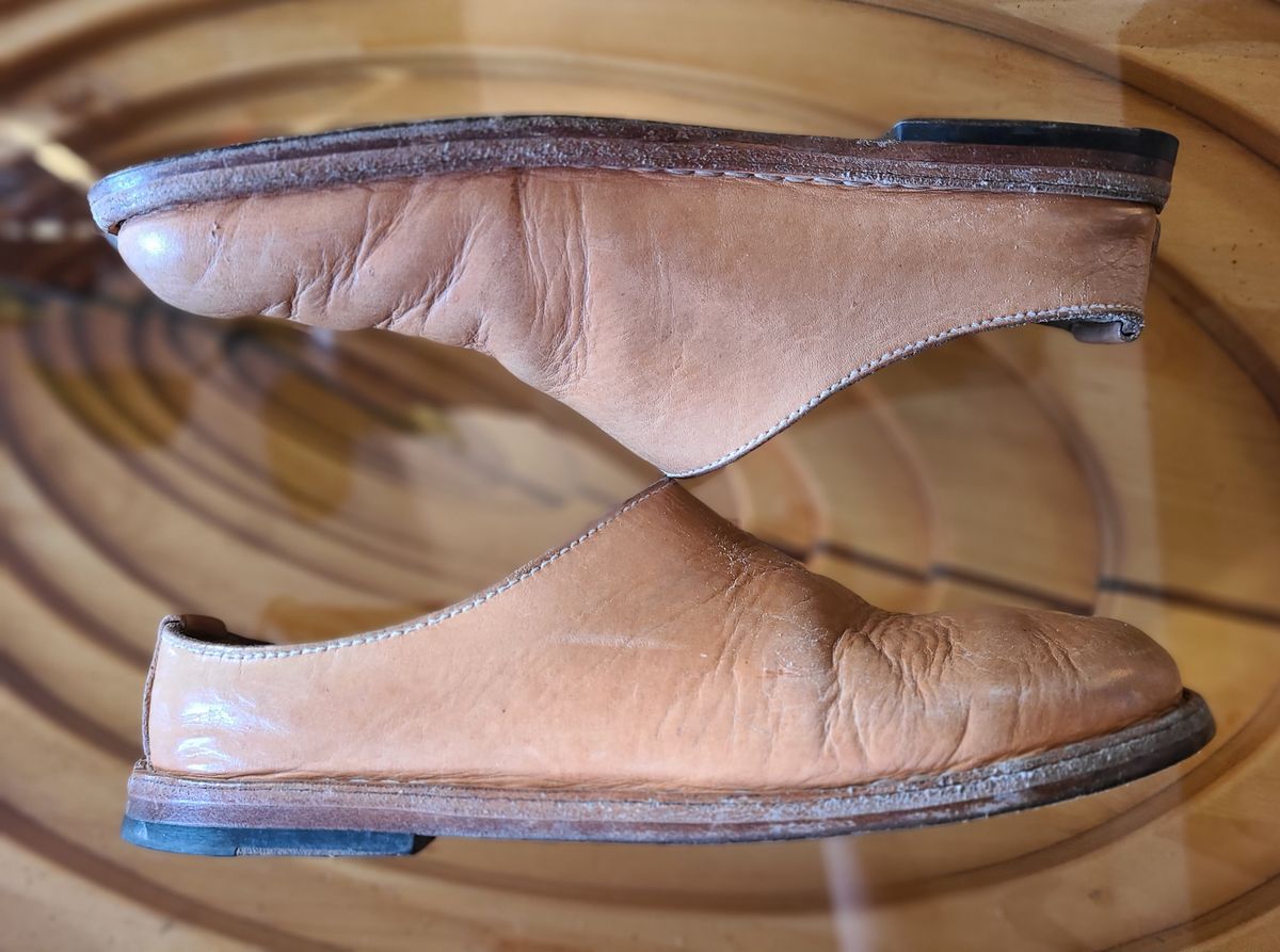 Photo by cobblerbud on March 2, 2025 of the Zak Waterlow Wholecut Veg Tan Leather Clog (Birkencrocz) in Tandy Oak-Leaf 5/6oz Natural Veg Tan.