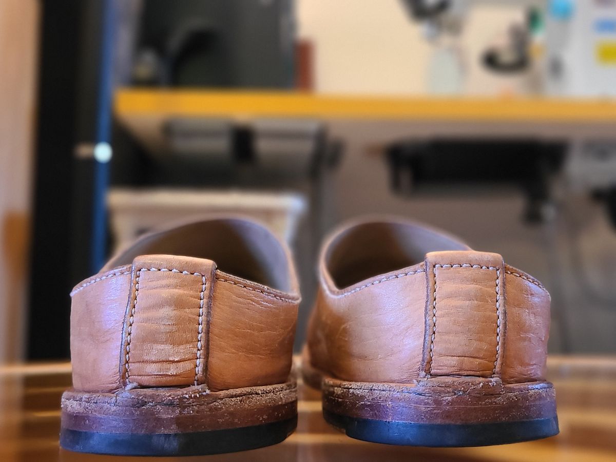 Photo by cobblerbud on April 1, 2025 of the Zak Waterlow Wholecut Veg Tan Leather Clog (Birkencrocz) in Tandy Oak-Leaf 5/6oz Natural Veg Tan.