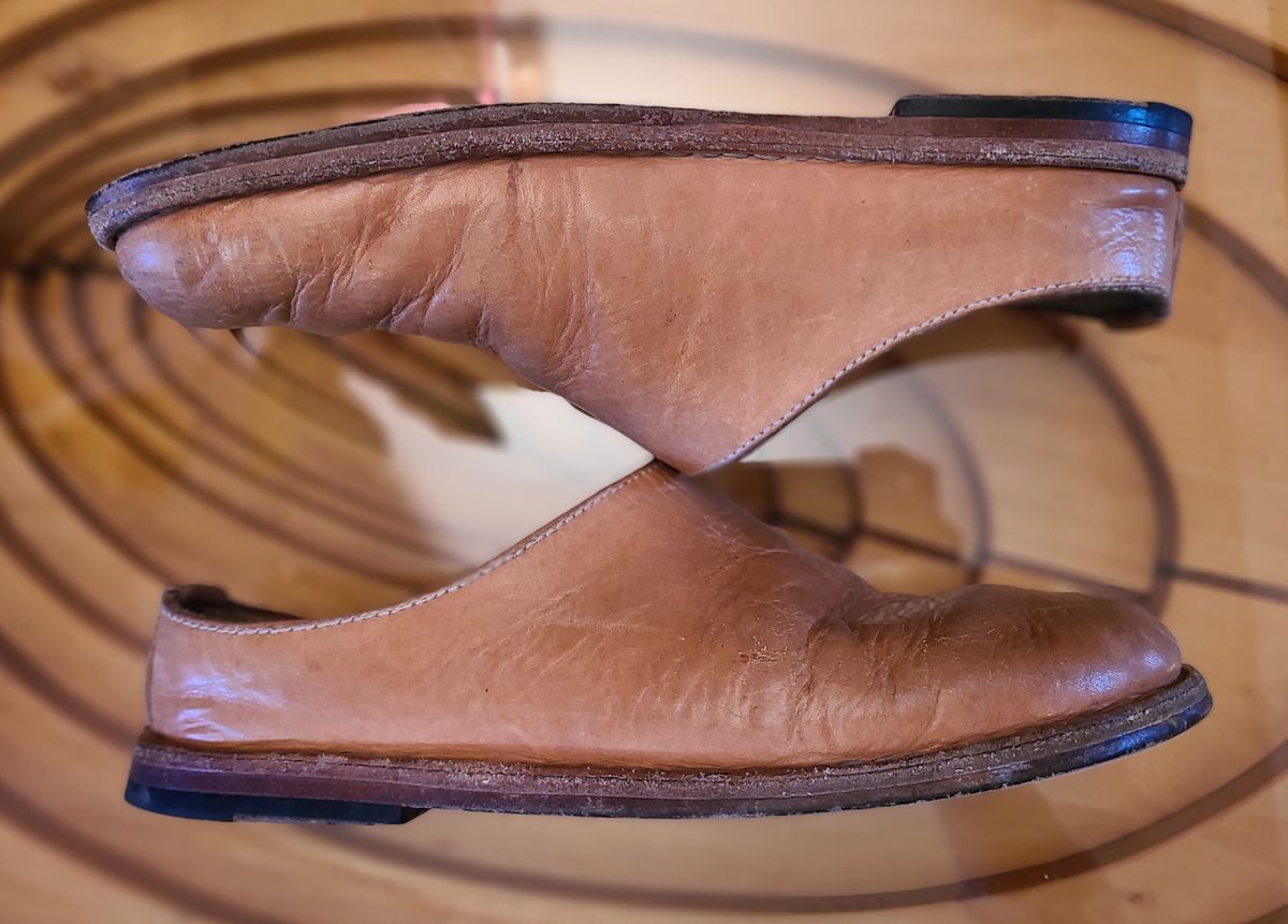 Photo by cobblerbud on April 1, 2025 of the Zak Waterlow Wholecut Veg Tan Leather Clog (Birkencrocz) in Tandy Oak-Leaf 5/6oz Natural Veg Tan.