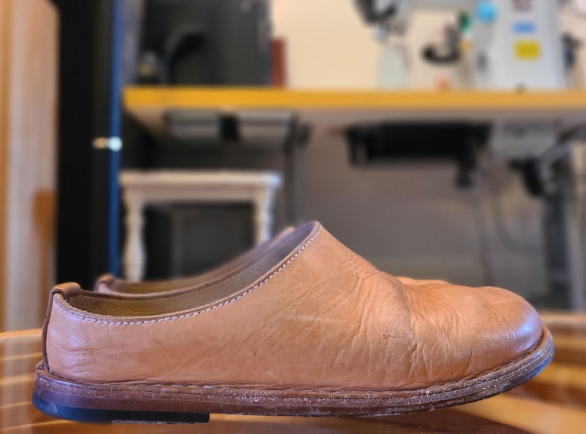 Photo by cobblerbud on April 1, 2025 of the Zak Waterlow Wholecut Veg Tan Leather Clog (Birkencrocz) in Tandy Oak-Leaf 5/6oz Natural Veg Tan.