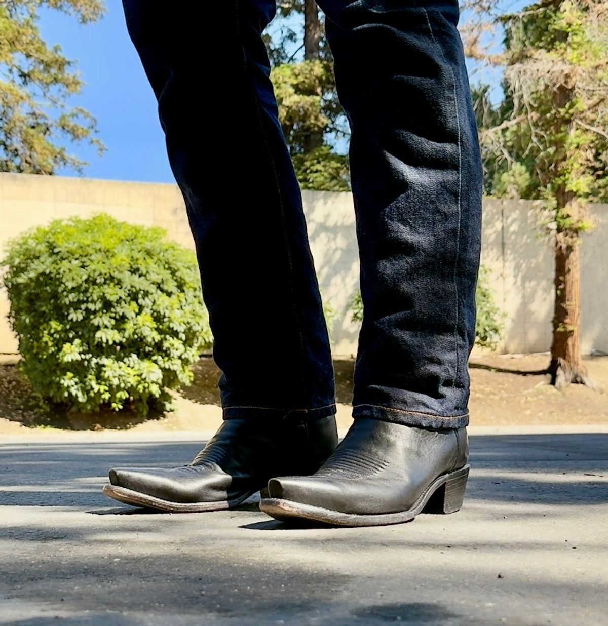 Photo by SundayDuffer on May 21, 2025 of the Lucchese 1883 Mad Dog in Goat.