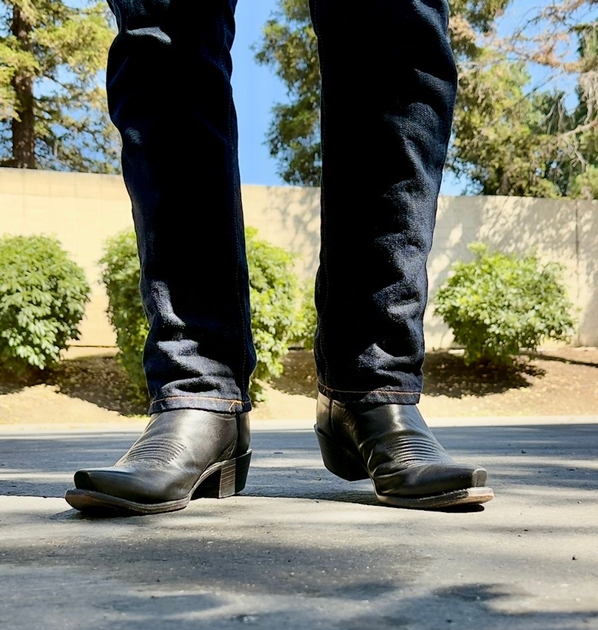 Photo by SundayDuffer on May 21, 2025 of the Lucchese 1883 Mad Dog in Goat.