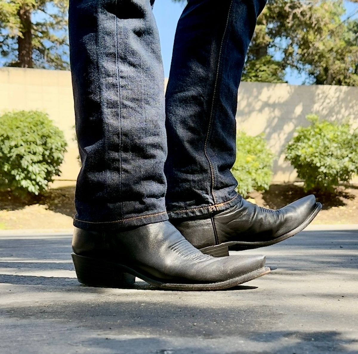 Photo by SundayDuffer on May 21, 2025 of the Lucchese 1883 Mad Dog in Goat.