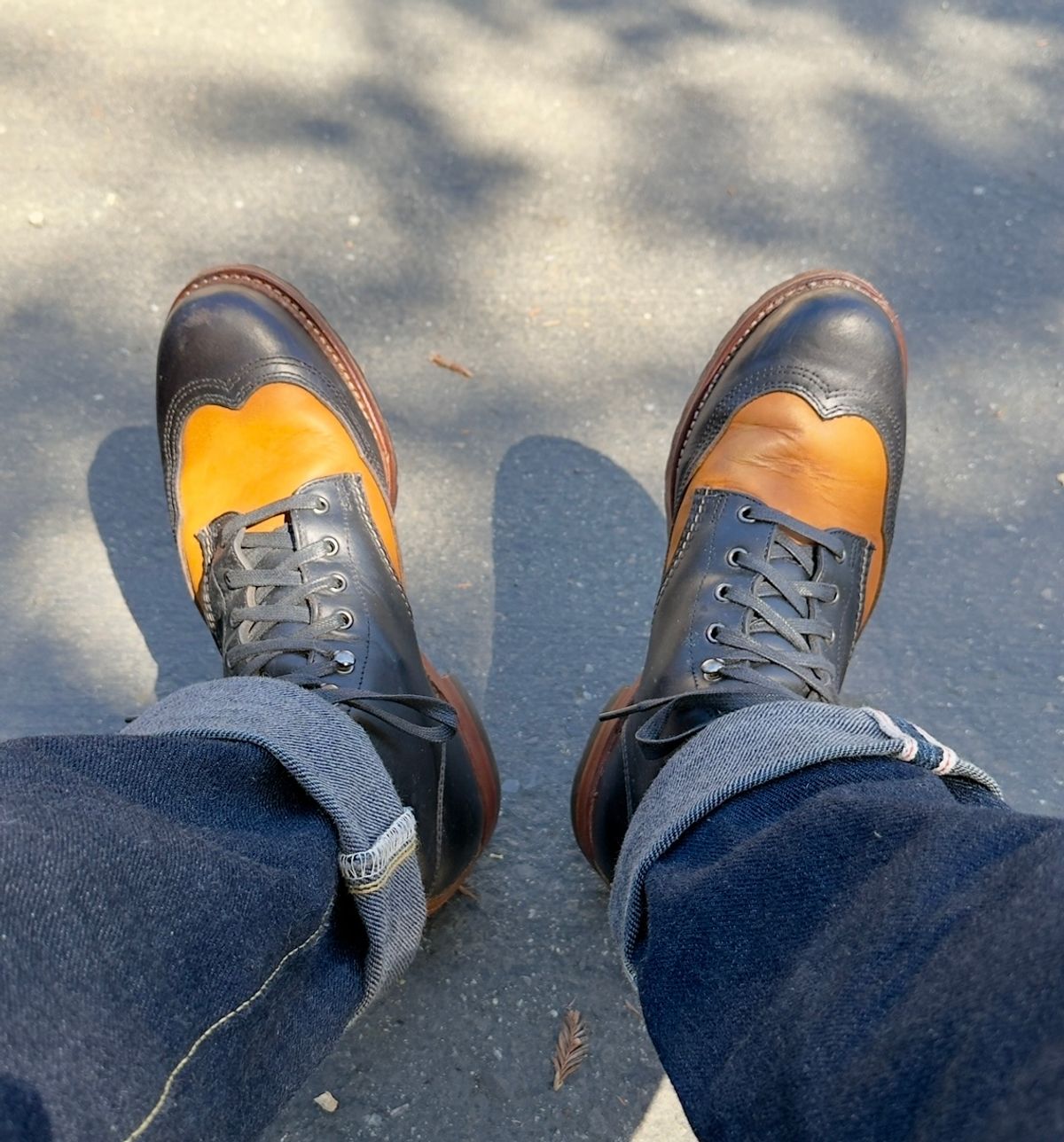 Photo by SundayDuffer on May 8, 2025 of the Wolverine 1000 Mile Addison Two-tone in Horween Black And Tan.