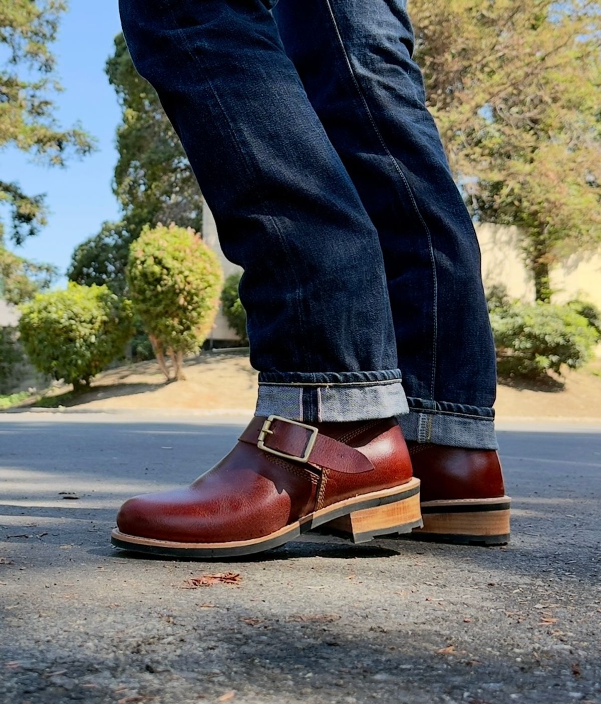 Photo by SundayDuffer on July 2, 2025 of the Craft & Glory 2.0 in Full Grain Waxed Water Buffalo.