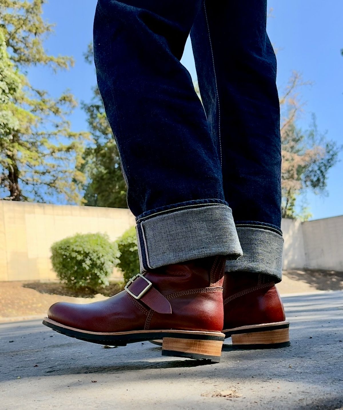 Photo by SundayDuffer on May 22, 2025 of the Craft & Glory 2.0 in Full Grain Waxed Water Buffalo.