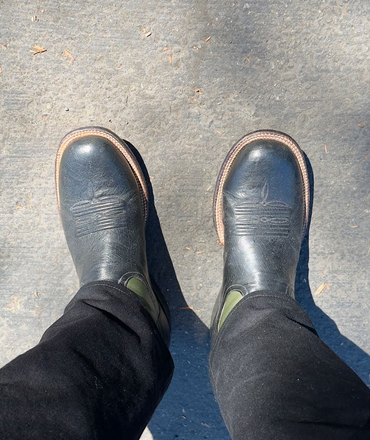 Photo by SundayDuffer on July 9, 2025 of the Rod Patrick Roper in Top Grained Goat.