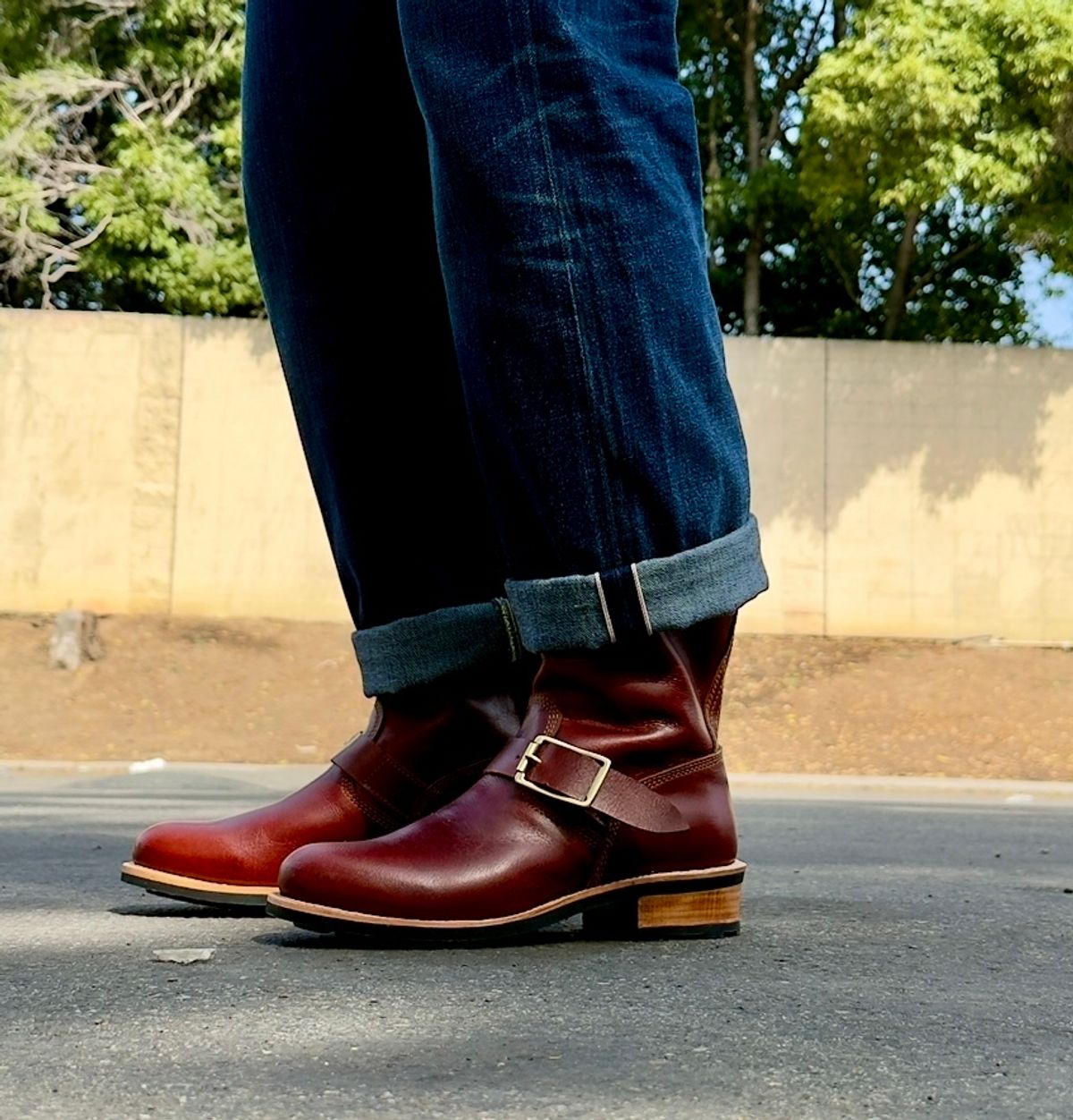 Photo by SundayDuffer on April 30, 2025 of the Craft & Glory Engineer 2.0 in Full Grain Waxed Water Buffalo.