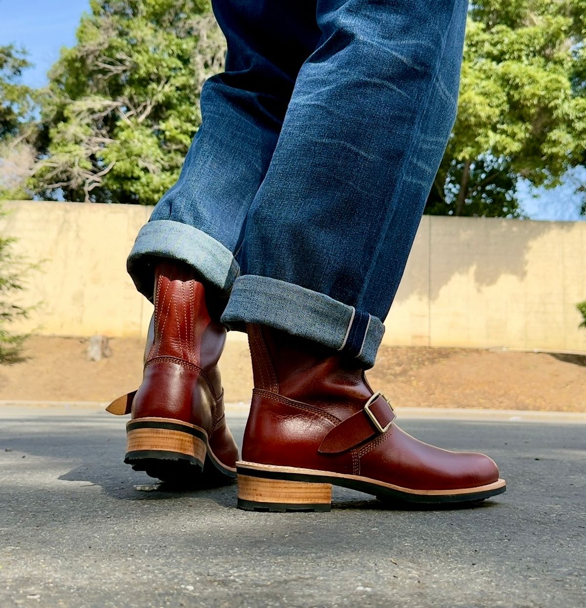 Photo by SundayDuffer on April 30, 2025 of the Craft & Glory Engineer 2.0 in Full Grain Waxed Water Buffalo.