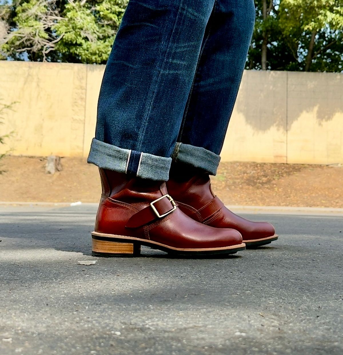 Photo by SundayDuffer on April 30, 2025 of the Craft & Glory Engineer 2.0 in Full Grain Waxed Water Buffalo.