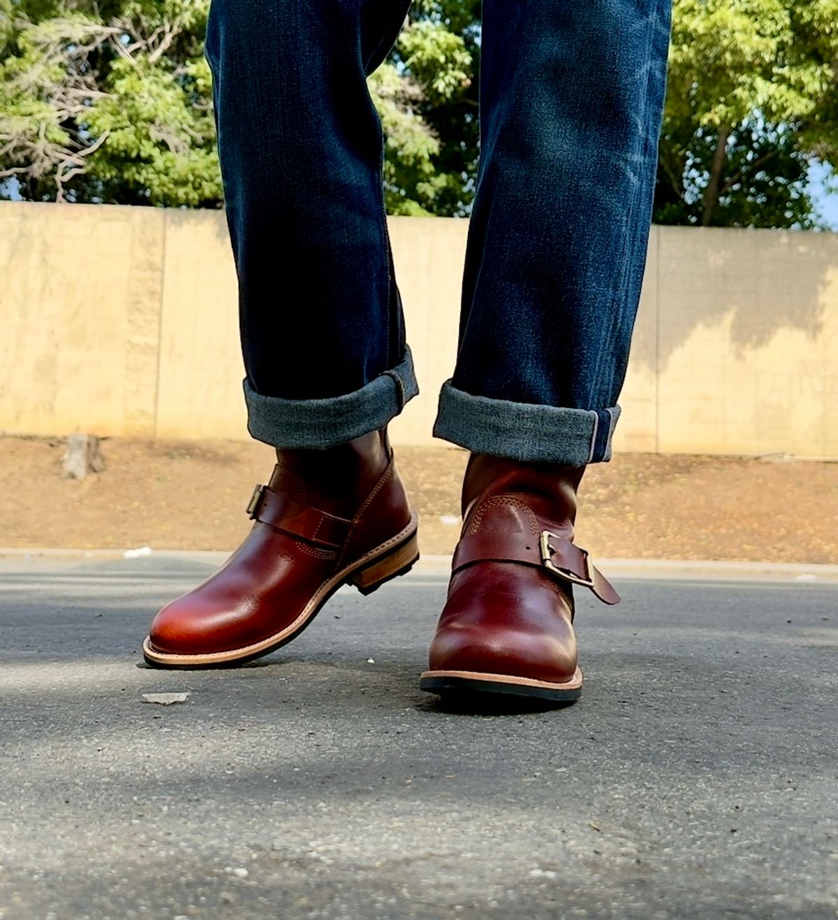 Photo by SundayDuffer on April 30, 2025 of the Craft & Glory Engineer 2.0 in Full Grain Waxed Water Buffalo.