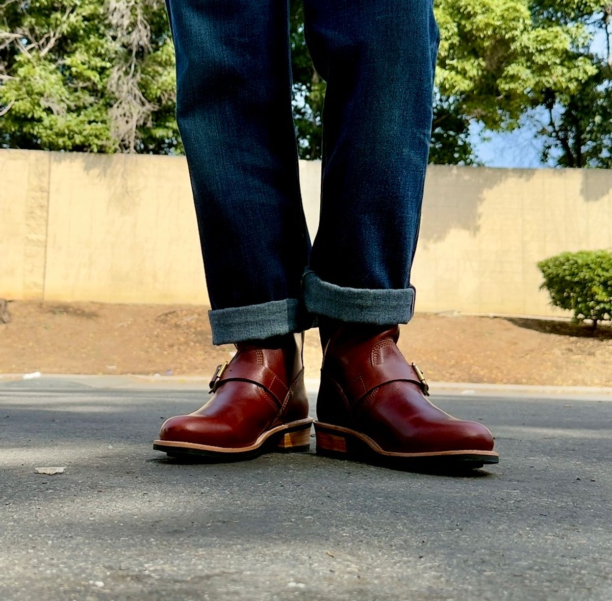 Photo by SundayDuffer on April 30, 2025 of the Craft & Glory Engineer 2.0 in Full Grain Waxed Water Buffalo.
