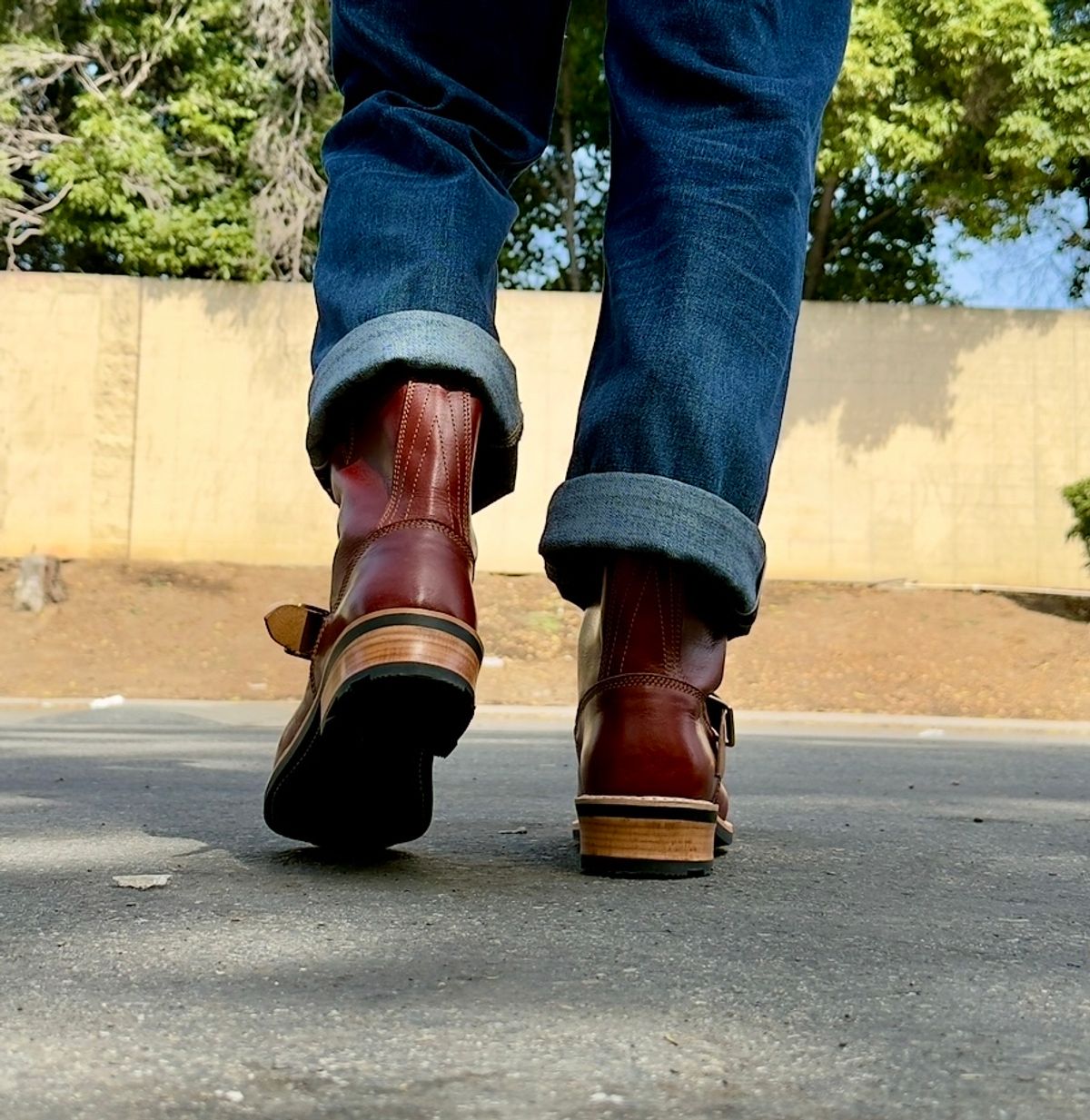 Photo by SundayDuffer on April 30, 2025 of the Craft & Glory Engineer 2.0 in Full Grain Waxed Water Buffalo.