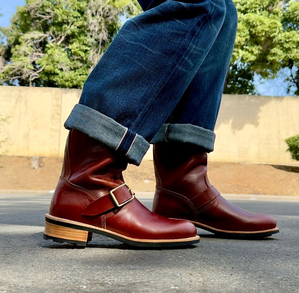 Photo by SundayDuffer on April 30, 2025 of the Craft & Glory Engineer 2.0 in Full Grain Waxed Water Buffalo.