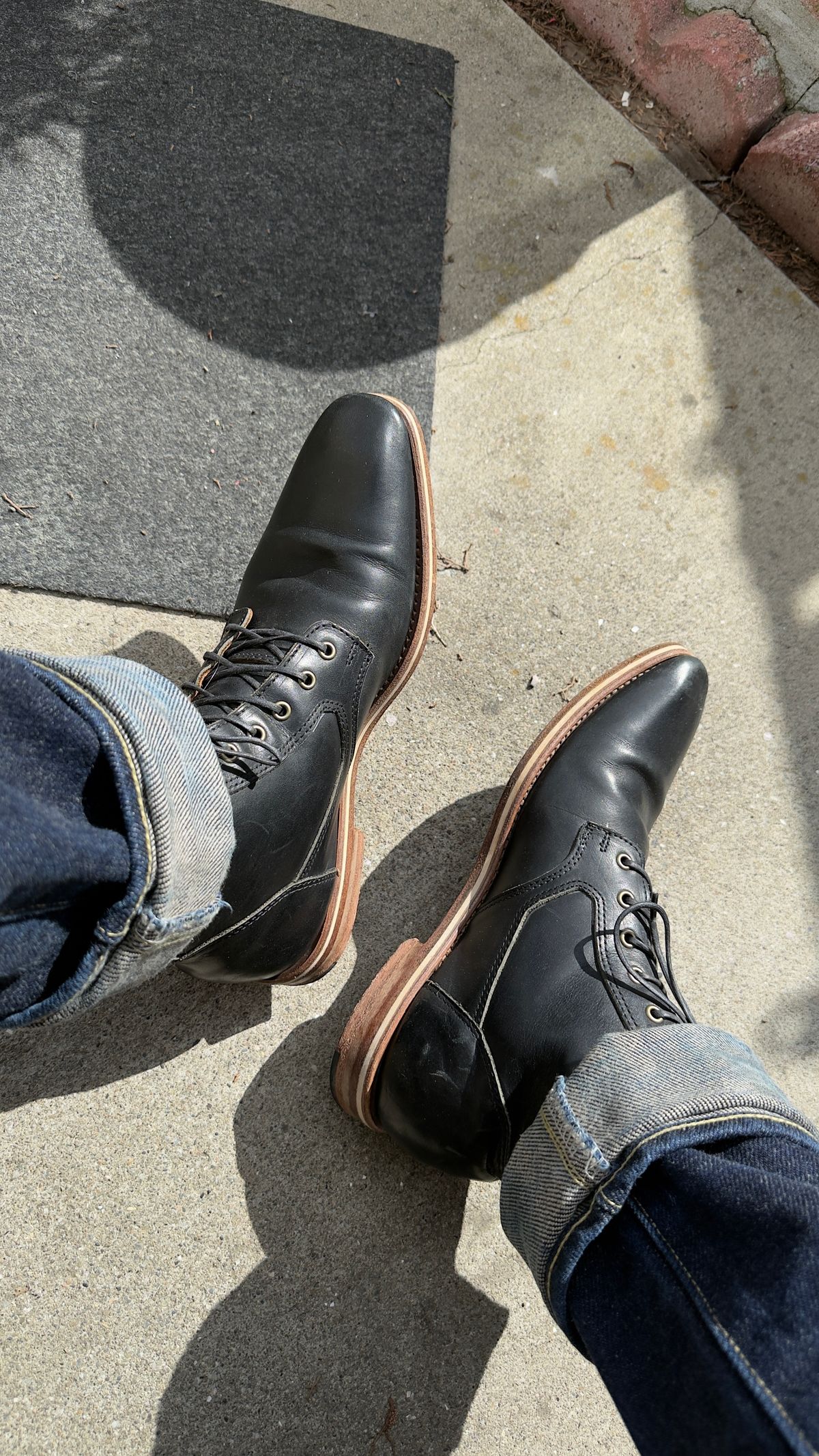 Photo by SundayDuffer on April 2, 2025 of the HELM Boots Sam in Tasman Leather Group Coyote Roughout.