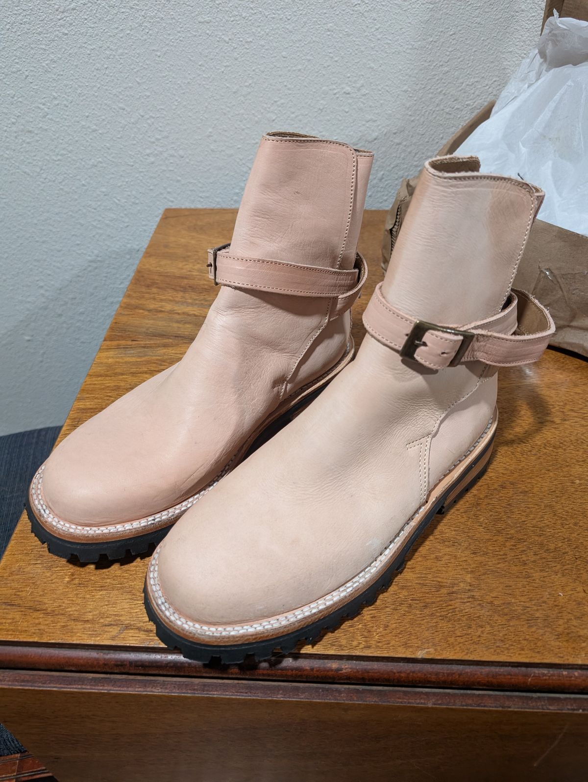 Photo by a_wolfgang on September 17, 2025 of the Cordobes Custom Model in Cordobes Natural Veg Tan.