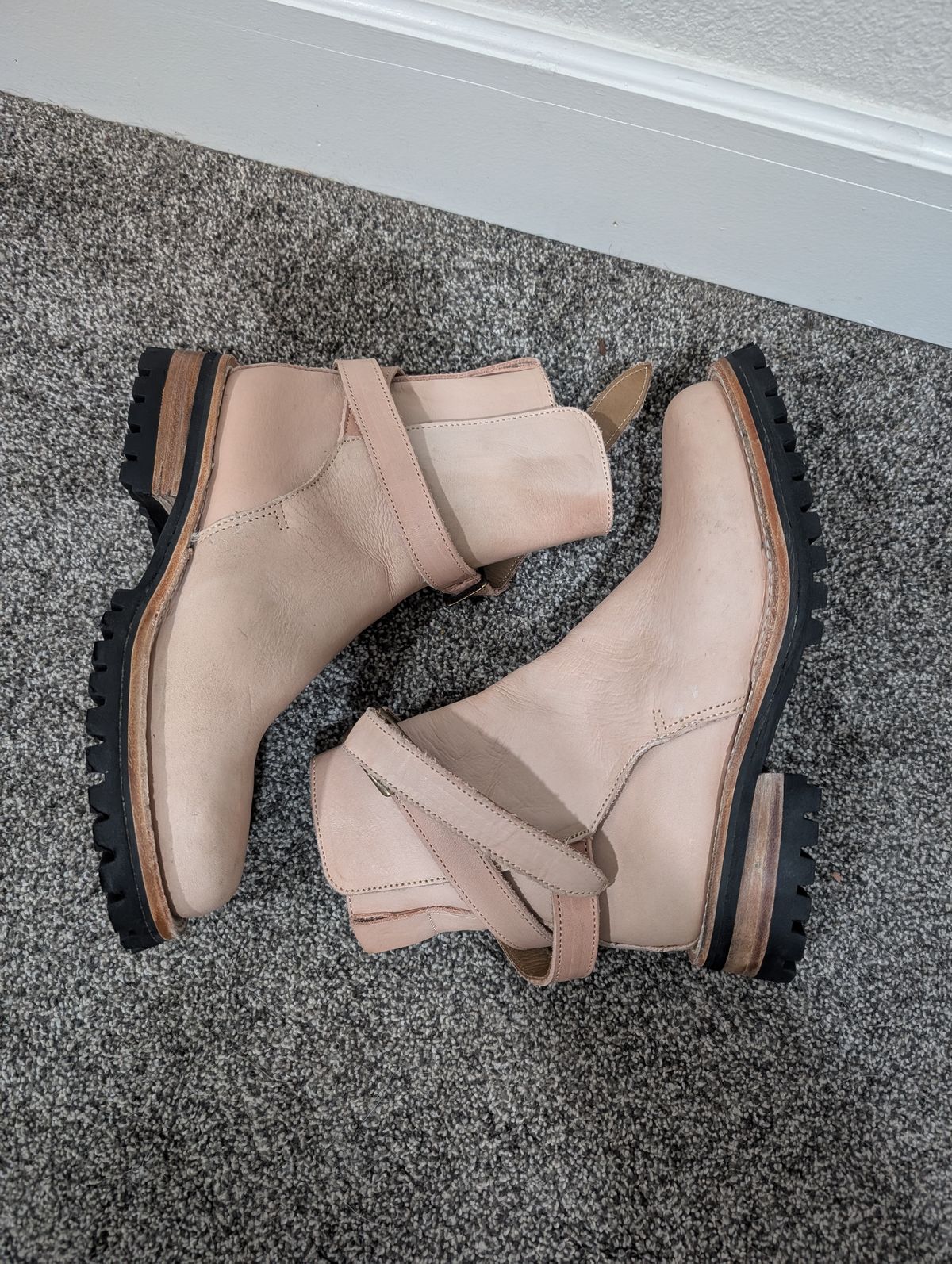 Photo by a_wolfgang on October 1, 2025 of the Cordobes Jodhpur in Cordobes Natural Veg Tan.