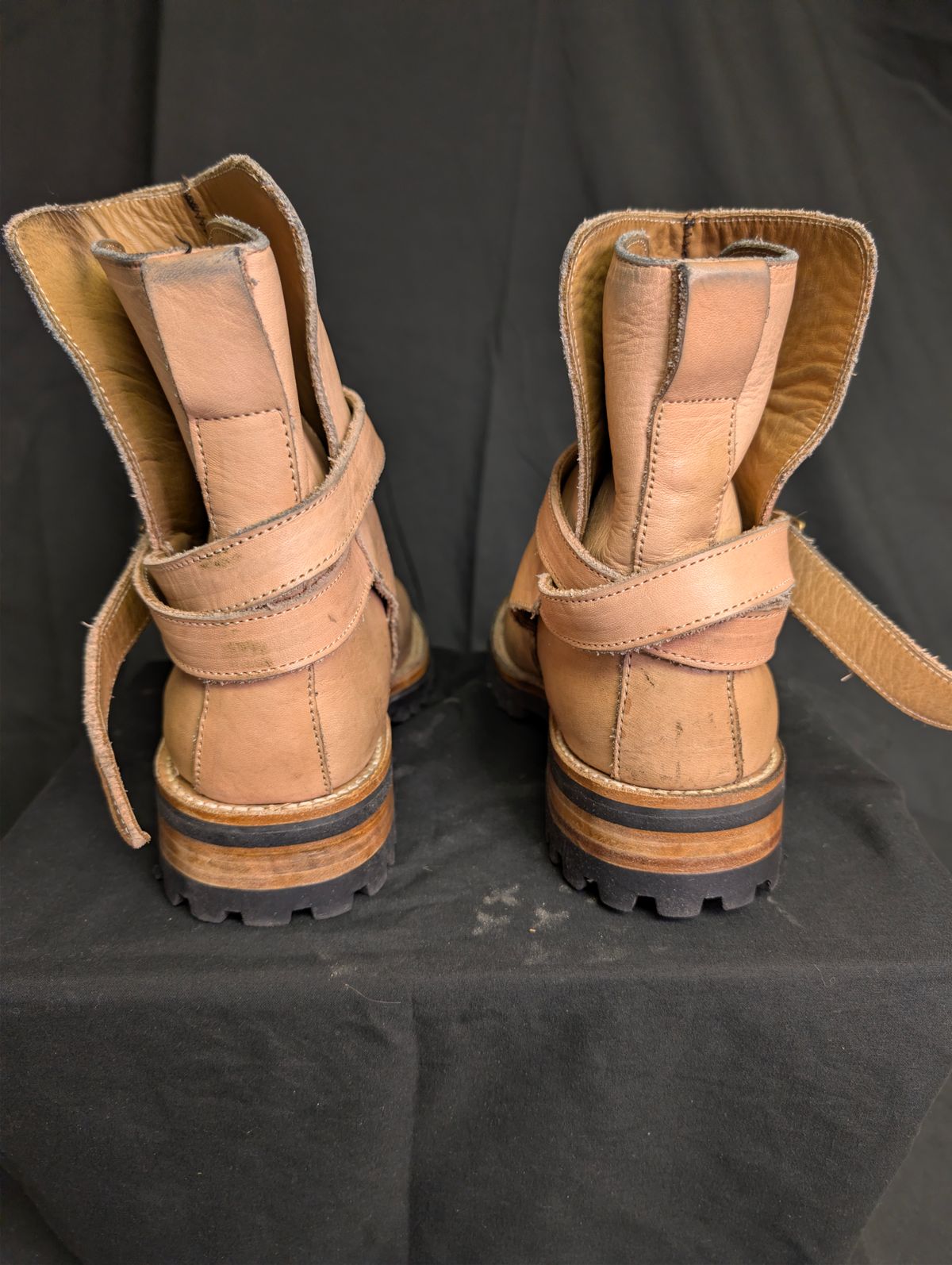 Photo by a_wolfgang on December 5, 2025 of the Cordobes Jodhpur in Cordobes Natural Veg Tan.