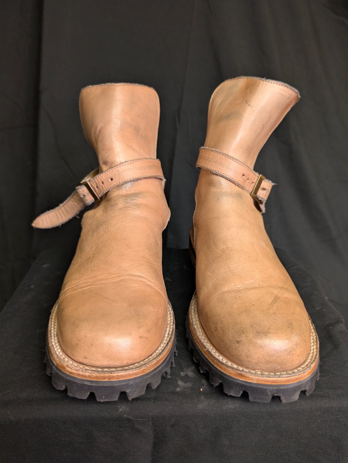 Photo by a_wolfgang on December 5, 2025 of the Cordobes Jodhpur in Cordobes Natural Veg Tan.