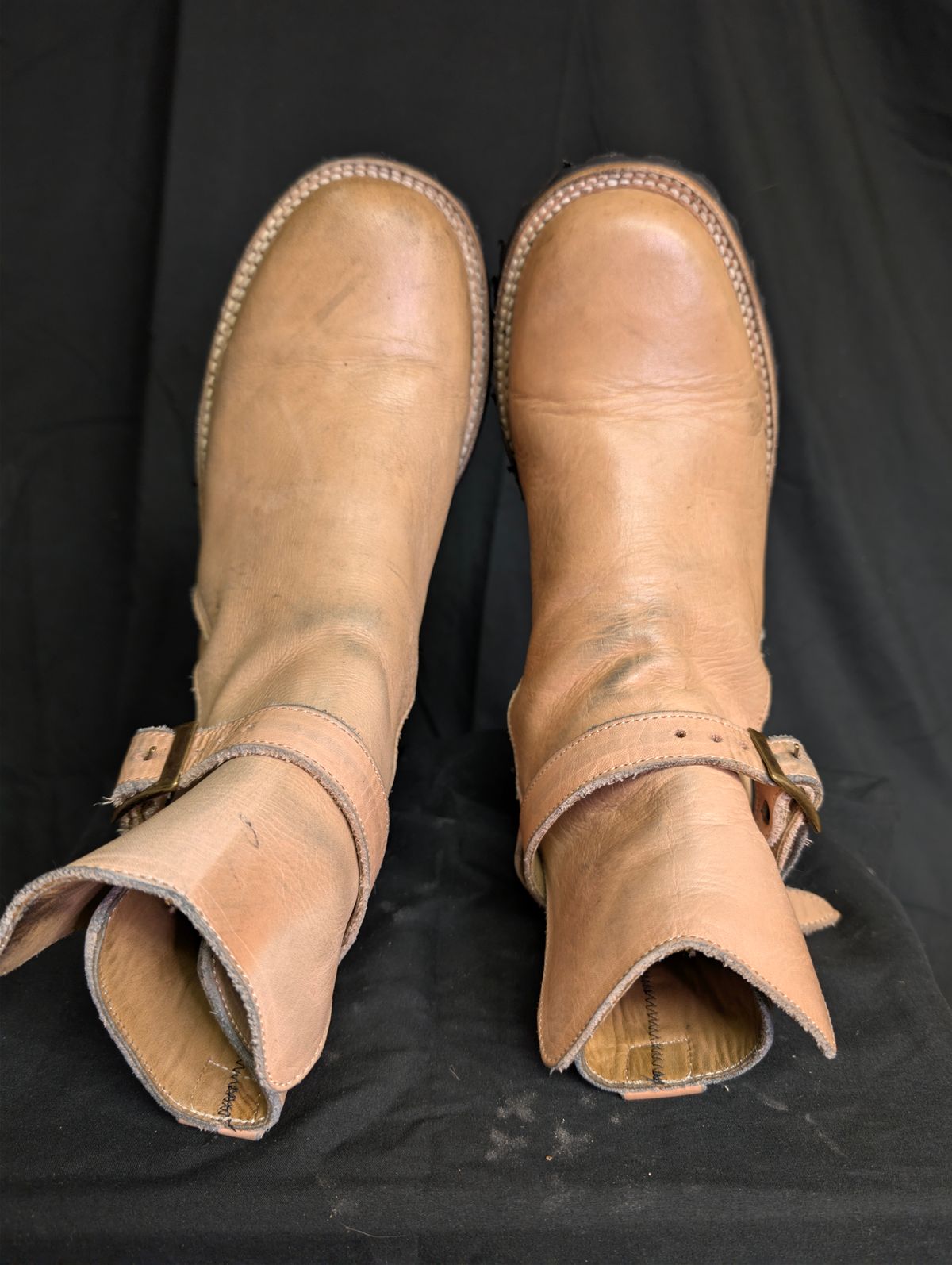 Photo by a_wolfgang on December 5, 2025 of the Cordobes Jodhpur in Cordobes Natural Veg Tan.