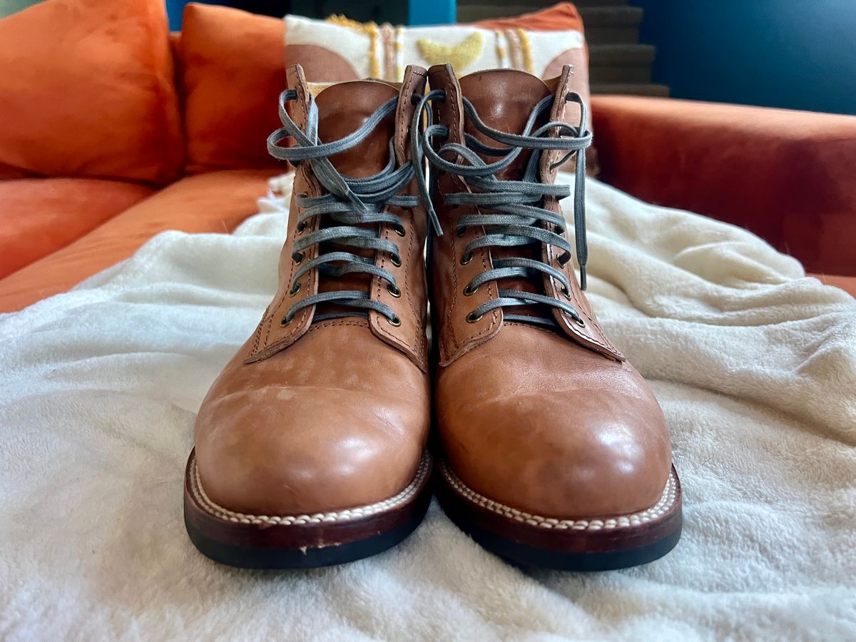 Photo by Solis on December 5, 2025 of the Oldspeed MFG Service Boot 6” in Horween Russet Horsehide Strips.