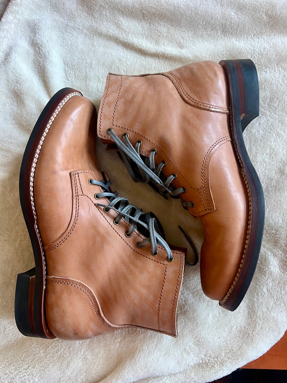 Photo by Solis on December 5, 2025 of the Oldspeed MFG Service Boot 6” in Horween Russet Horsehide Strips.