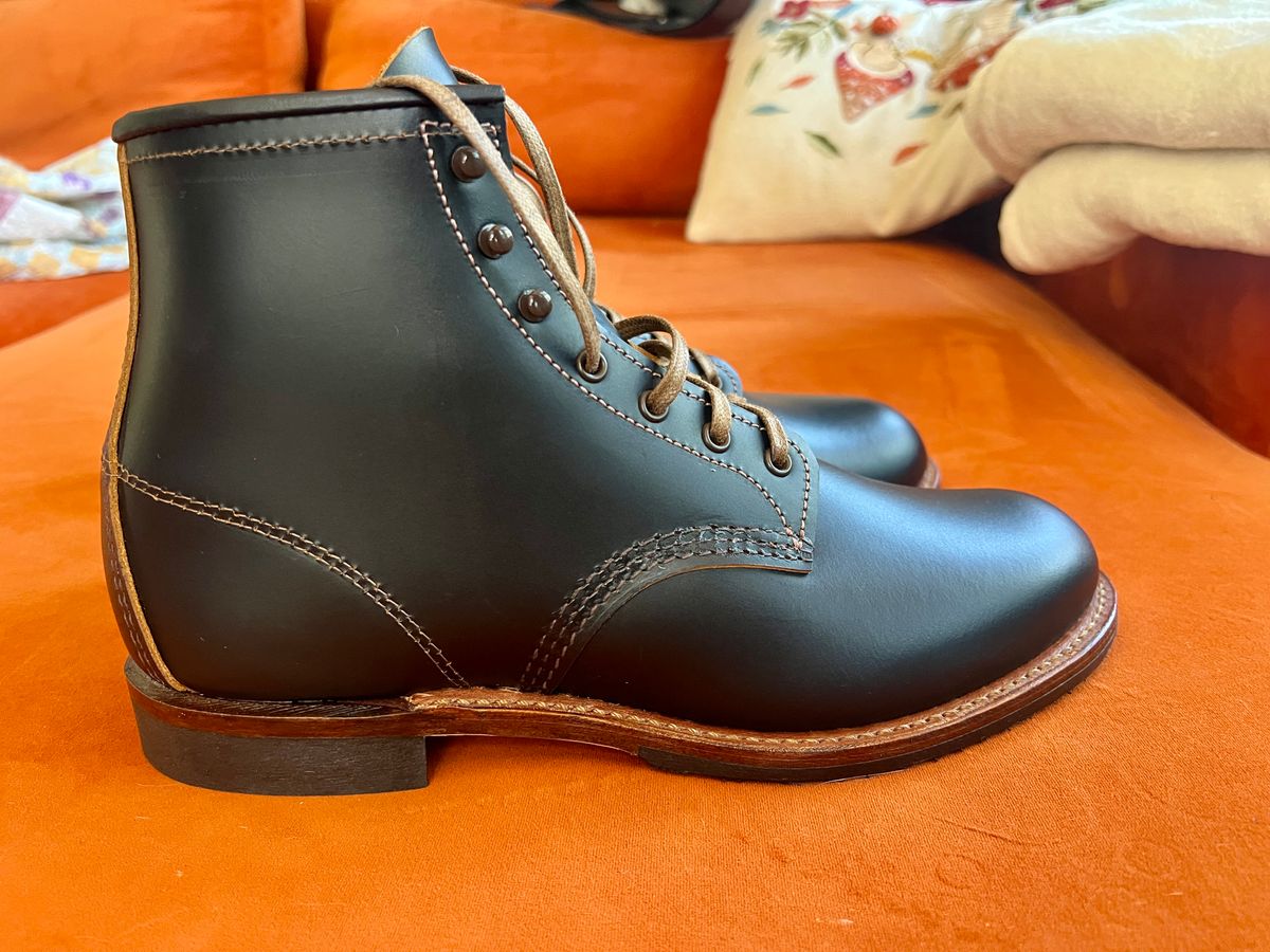 Photo by Solis on October 5, 2025 of the Red Wing Beckman Flatbox in S.B. Foot Black Klondike.